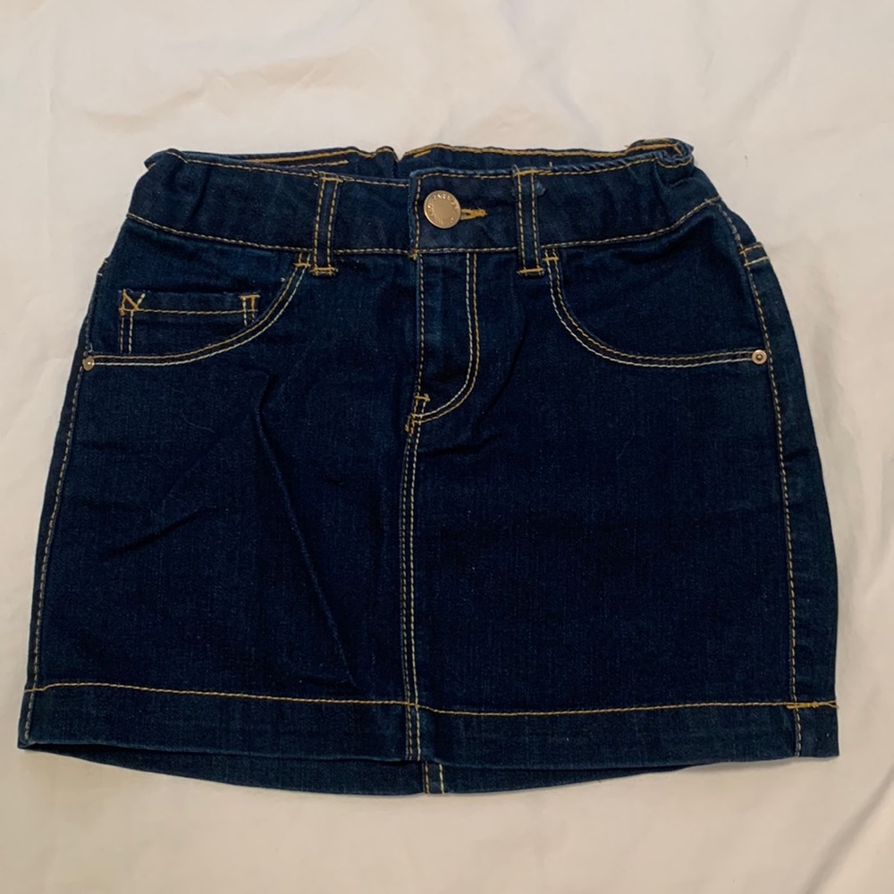 ZARA KIDS girls dark blue jean skirt in size 7-8.
